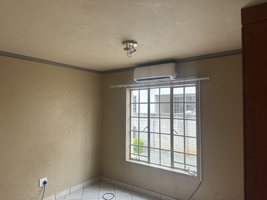 To Let 2 Bedroom Property for Rent in Waterval East North West